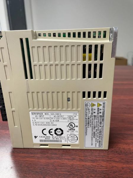 YASKAWA SGDS-04A01A SERVO DRIVE (NEW) Qty:1